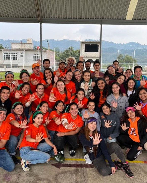 Alumnos de la Anáhuac Puebla transforman vidas construyendo muevas casas en San Antonio Alpanocan