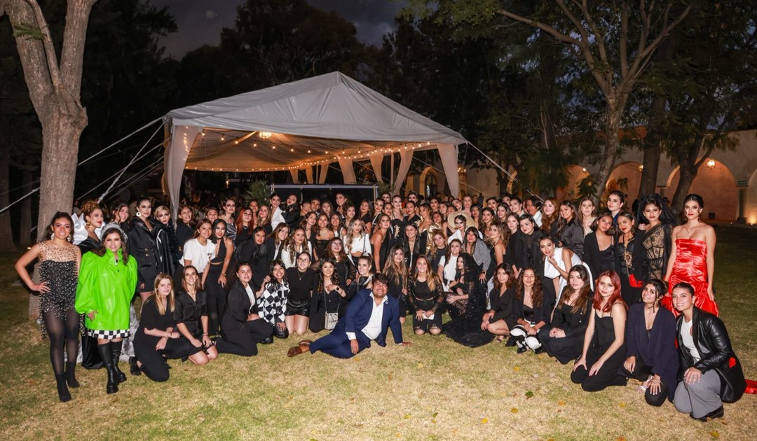 Un siglo de moda desde la mirada de los alumnos en el Academic Front Row de la Anáhuac Puebla