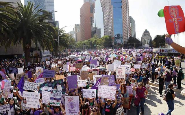 8M: Al grito de «vivas las queremos», mujeres toman las calles de CDMX