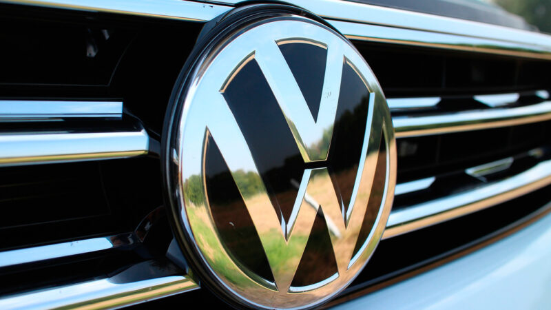 Volkswagen bajo investigación: pagos ilegales al comité de empresa y reducción en la producción de vehículos eléctricos