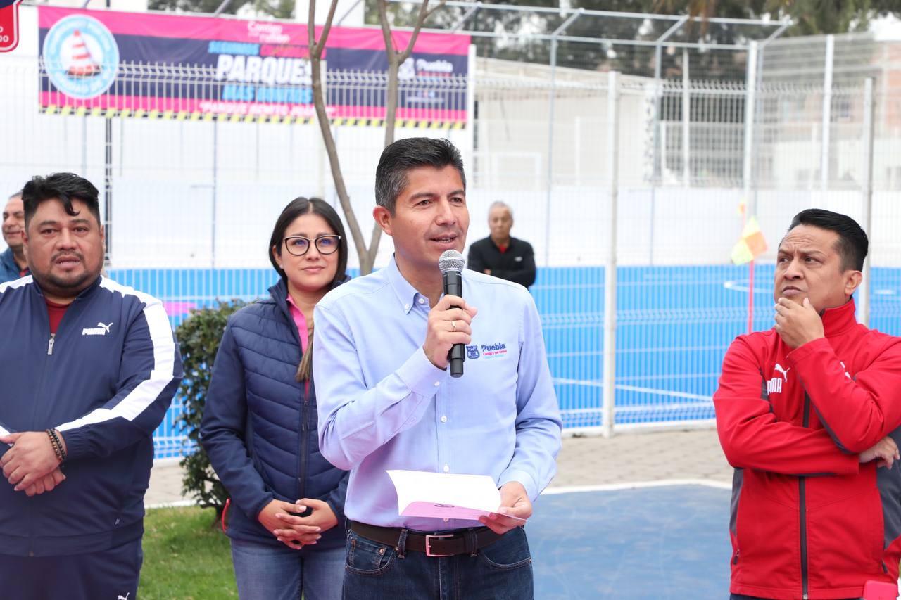 Entrega Ayuntamiento de Puebla rehabilitación del Parque Benito Juárez en La Libertad.