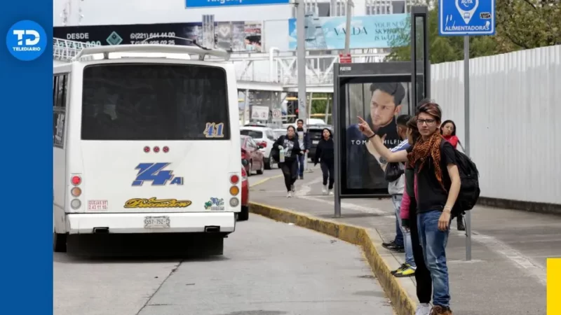 Cambios en paraderos de Vía Atlixcáyotl generan descontento entre usuarios del transporte público