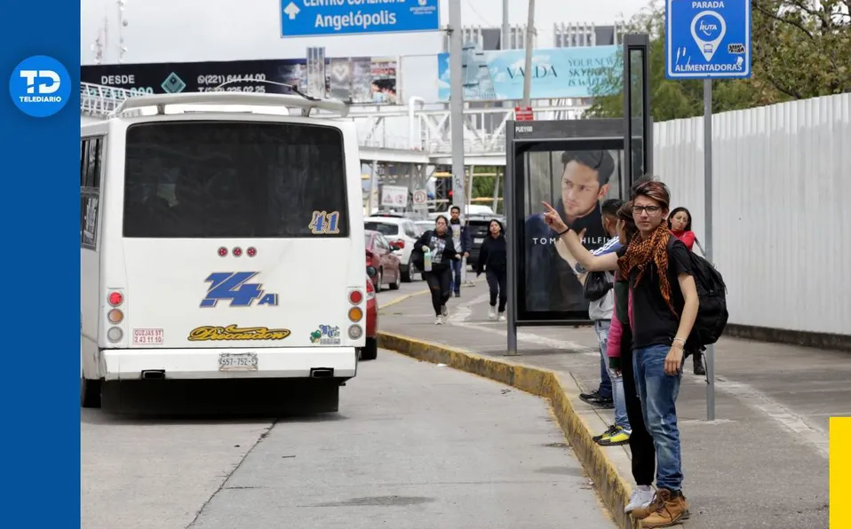 Cambios en paraderos de Vía Atlixcáyotl generan descontento entre usuarios del transporte público