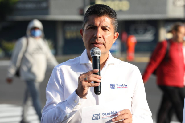 Ayuntamiento de Puebla mejora seguridad vial en Bulevares Norte y Aarón Merino Fernández.