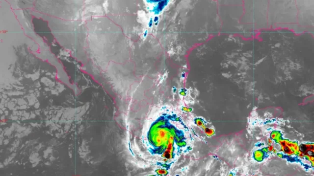 Huracán «Otis» se degrada a categoría 2 en Acapulco: Lluvias intensas en Puebla y Guerrero