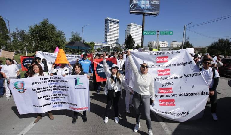 Trabajadores del Poder Judicial de la Federación de Puebla protestan por la defensa de sus derechos