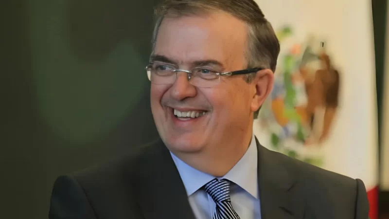 Marcelo Ebrard permanecerá en Morena tras acuerdo con Claudia Sheinbaum