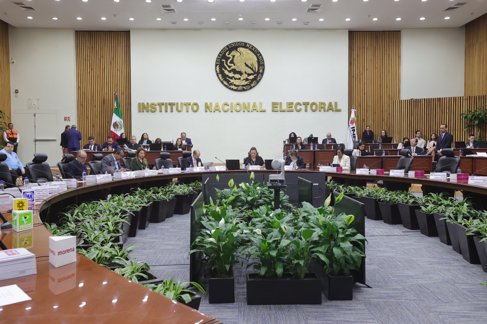 INE aprueba tres debates presidenciales en 2024 y establece restricciones a moderadores