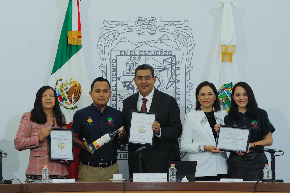 Promueve gobierno de Puebla la calidad del mezcal en concurso internacional