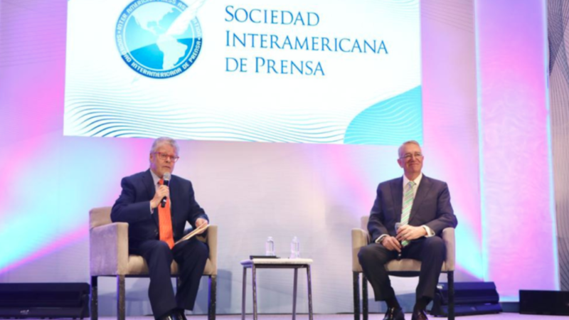 Ricardo Salinas Pliego desafía al gobierno: críticas, libertad de medios y más en la SIP