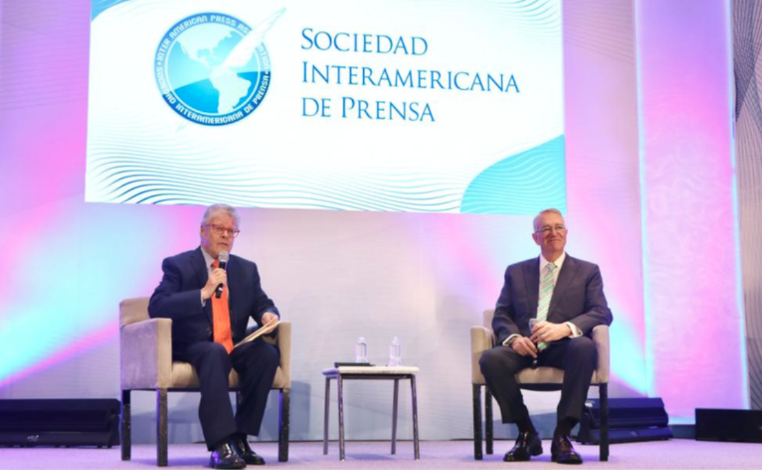 Ricardo Salinas Pliego desafía al gobierno: críticas, libertad de medios y más en la SIP