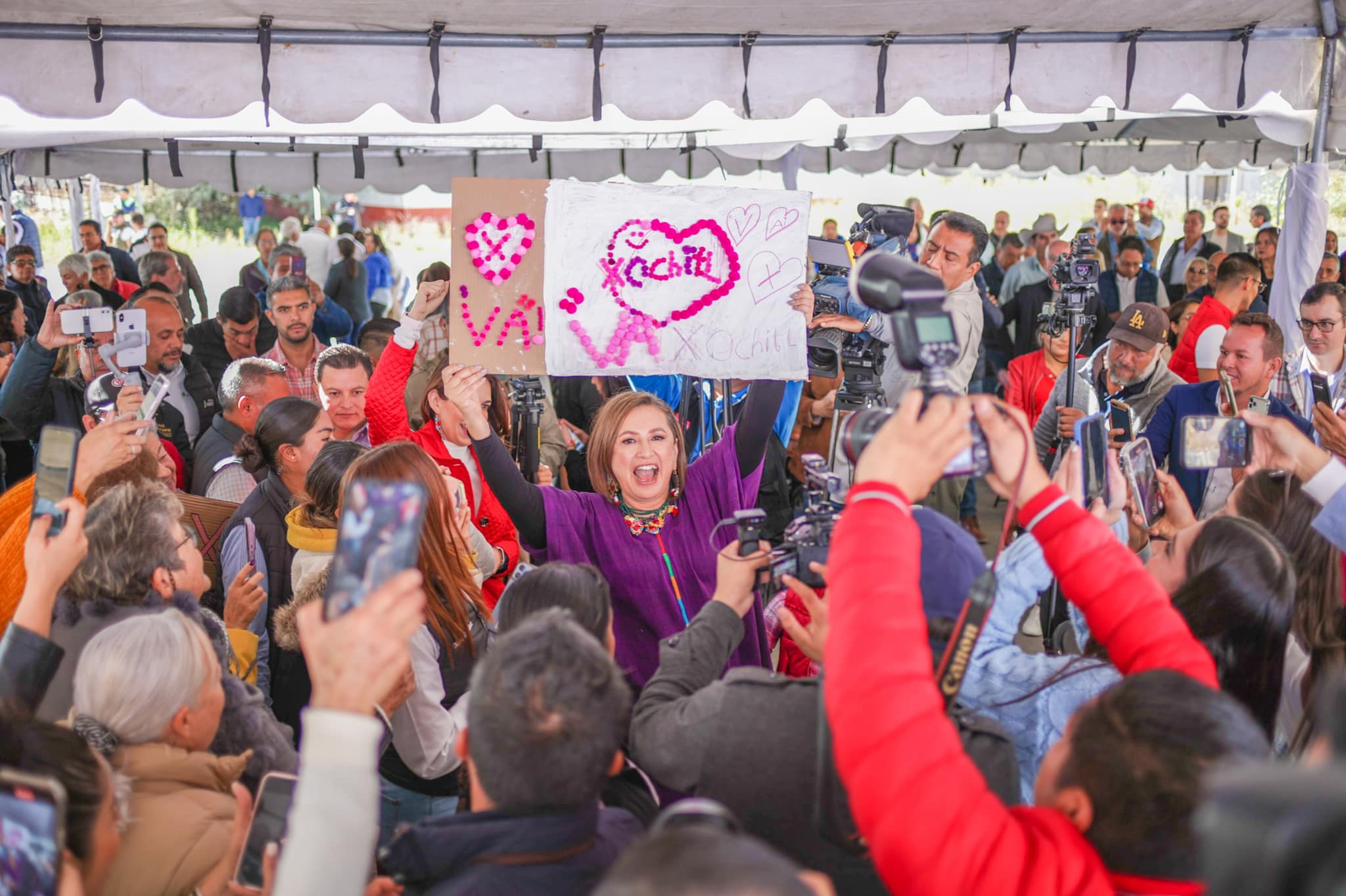 Xóchitl Gálvez Presenta a su Equipo de Precampaña para 2024