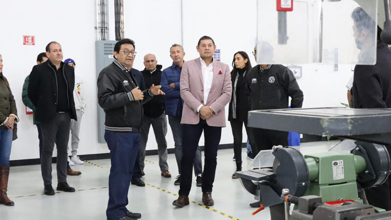 Alejandro Armenta impulsa desarrollo tecnológico en Puebla: educación e innovación en el centro de su propuesta