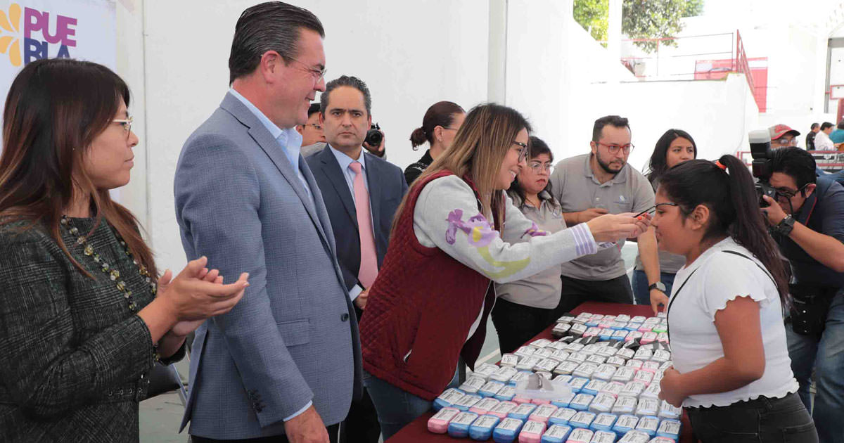 Con entrega de lentes, SEDIF beneficia a 149 niñas, niños y adolescentes