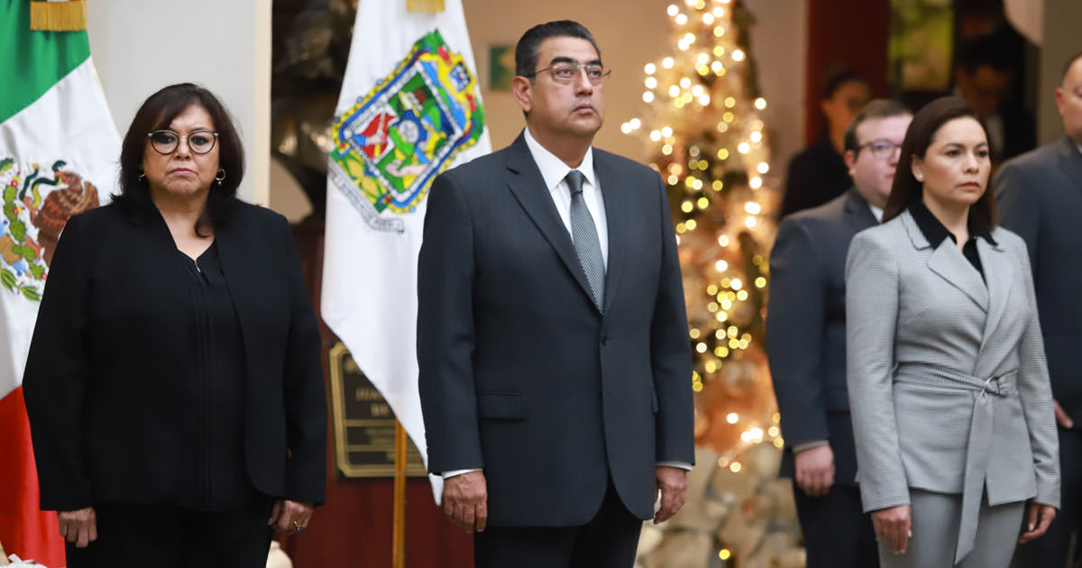 El gobernador Sergio Salomón encabezó una ceremonia por quinto aniversario luctuoso de los exgobernadores Martha Erika Alonso y Rafael Moreno Valle