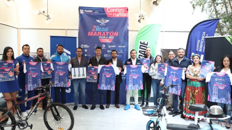 Presenta Ayuntamiento de Puebla payera y medalla del Medio Maratón