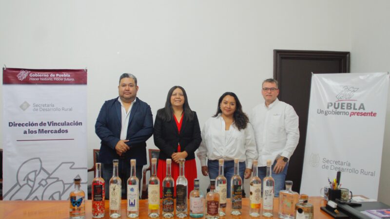 Promueve gobierno de Puebla exportación de mezcal a Canadá