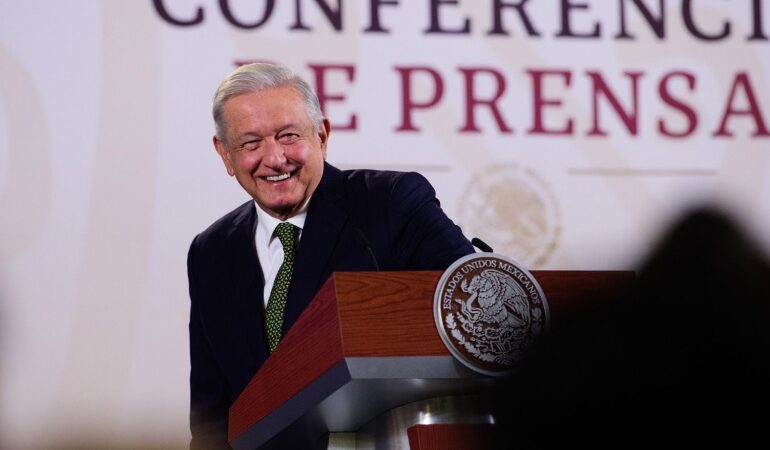 AMLO anuncia estrategia financiera para pensiones: austeridad y adiós a organismos autónomos