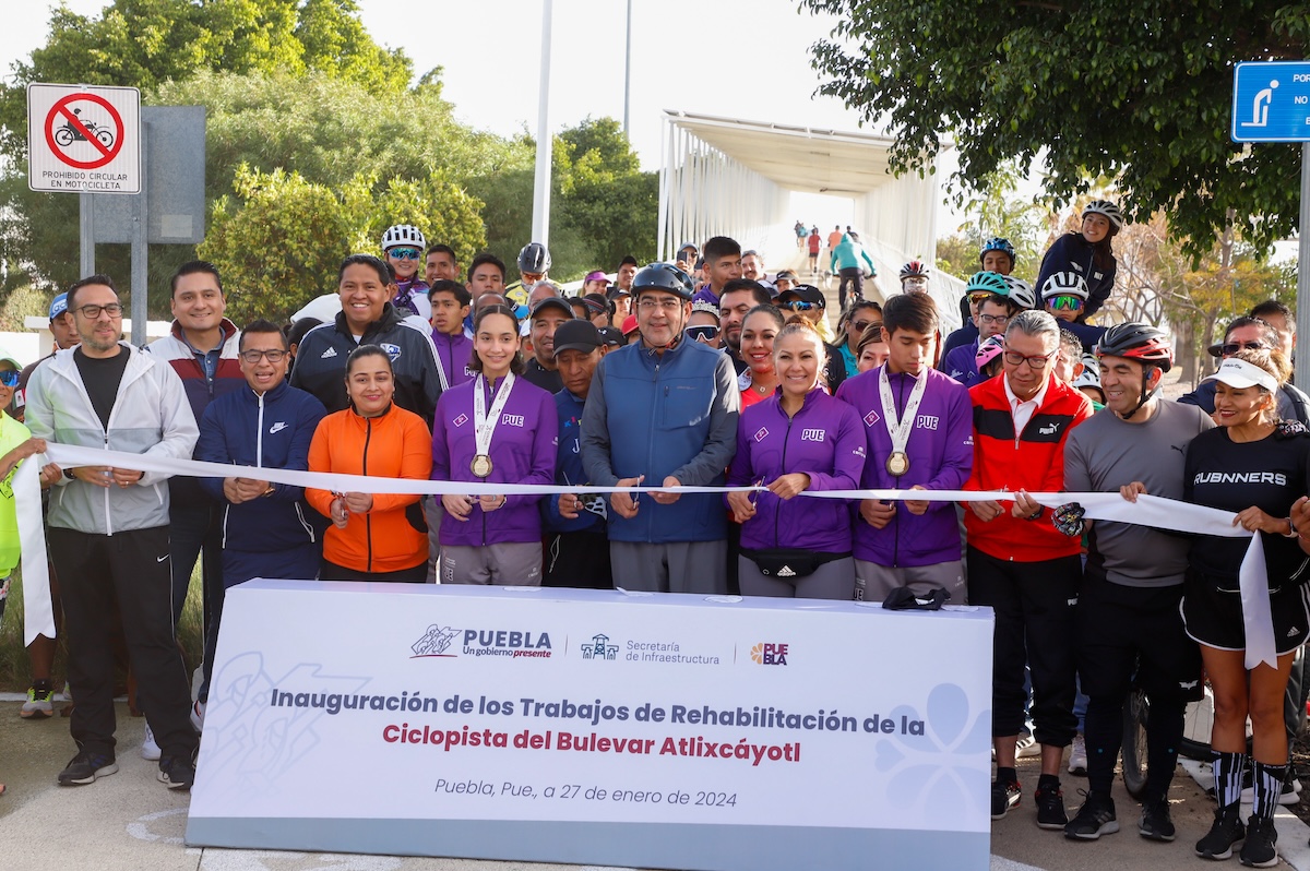 El gobernador Sergio Salomón inaugura la rehabilitación de la ciclopista de la Vía Atlixcáyotl en Puebla