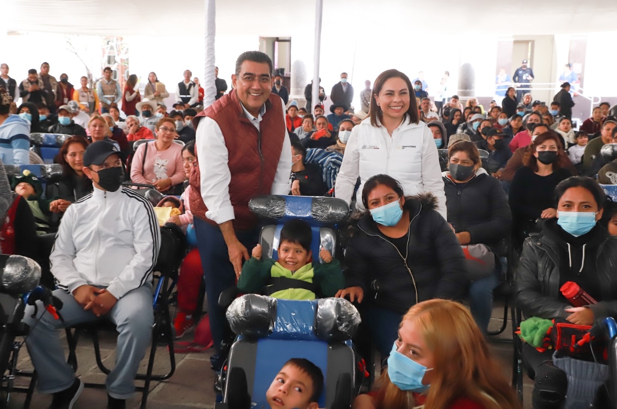 Entrega histórica: Sergio Salomón y Gaby Bonilla benefician a cuatro municipios con aparatos ortopédicos