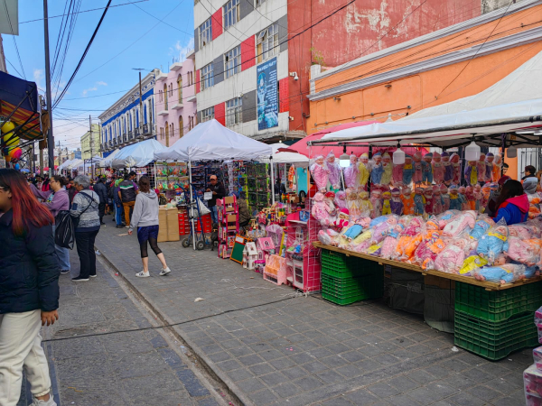 Por temporada de Reyes Magos, Ayuntamiento de Puebla despliega operativo de ordenamiento de jugueteros