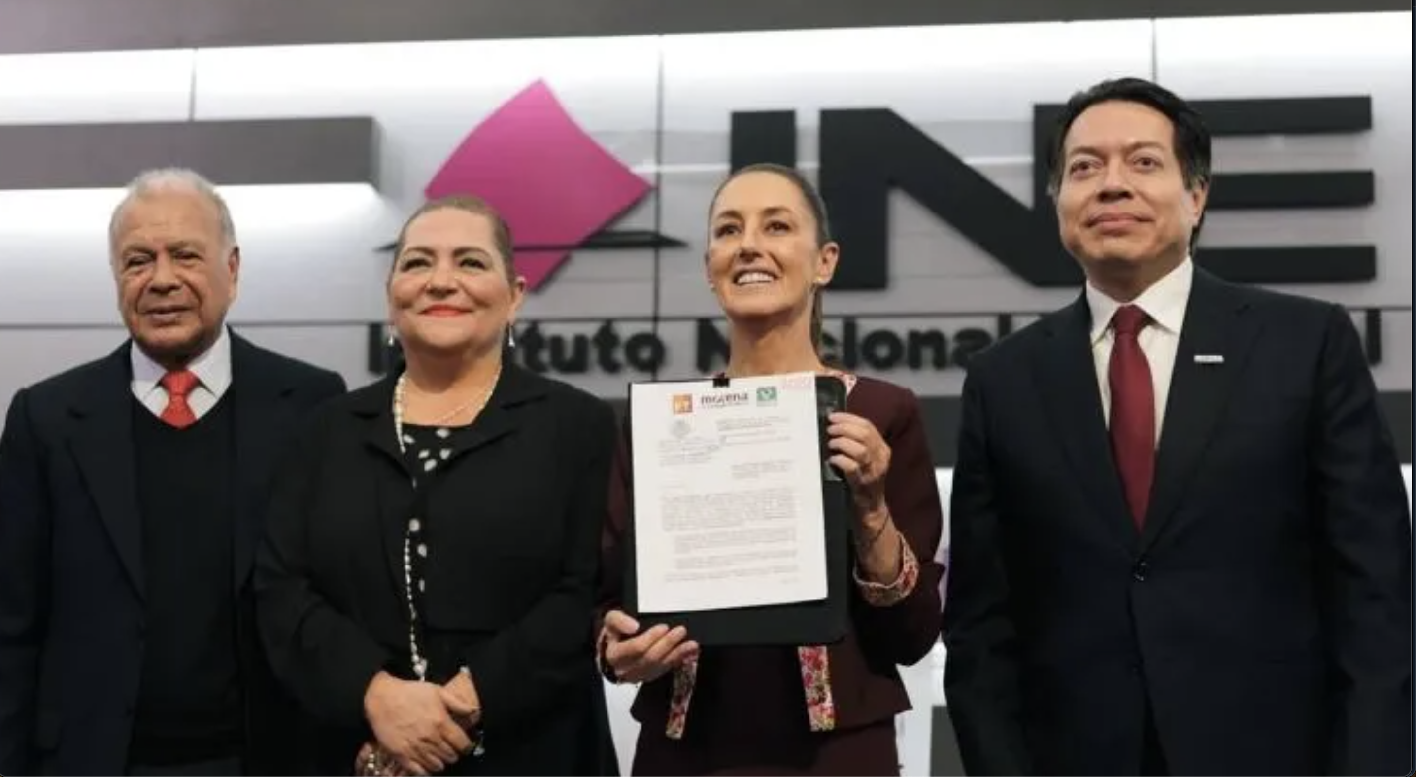 Claudia Sheinbaum se registra como candidata presidencial ante el INE