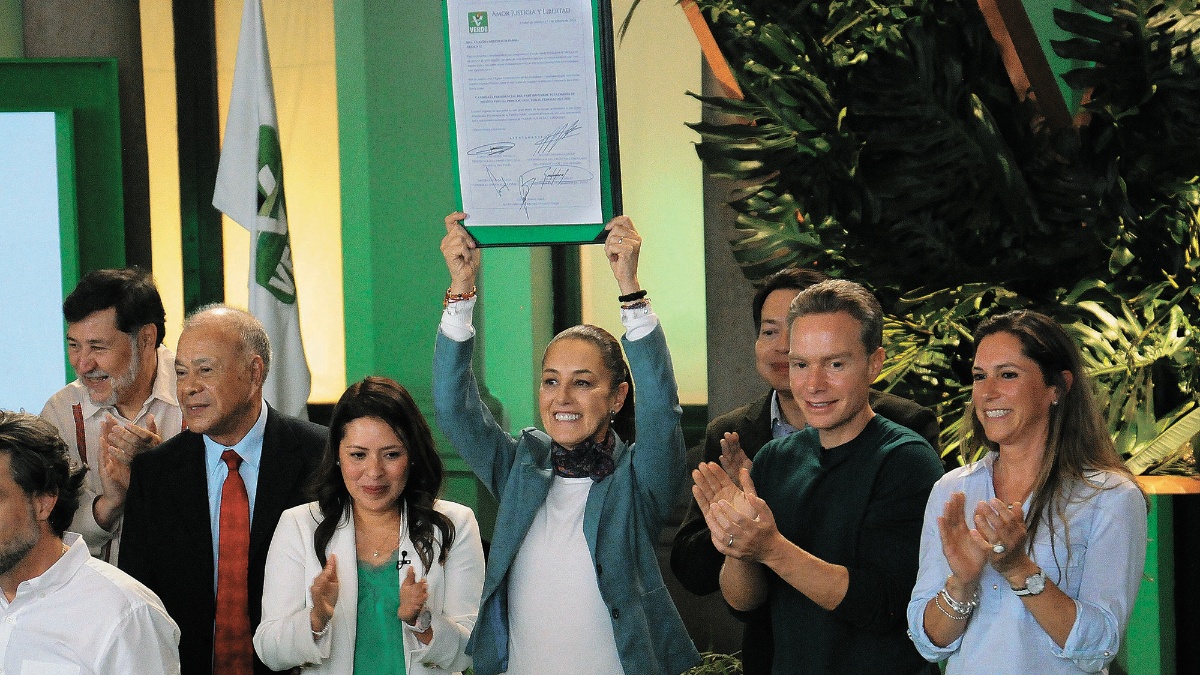 Claudia Sheinbaum recibe constancia del PVEM como candidata presidencial de la coalición “Sigamos Haciendo Historia”