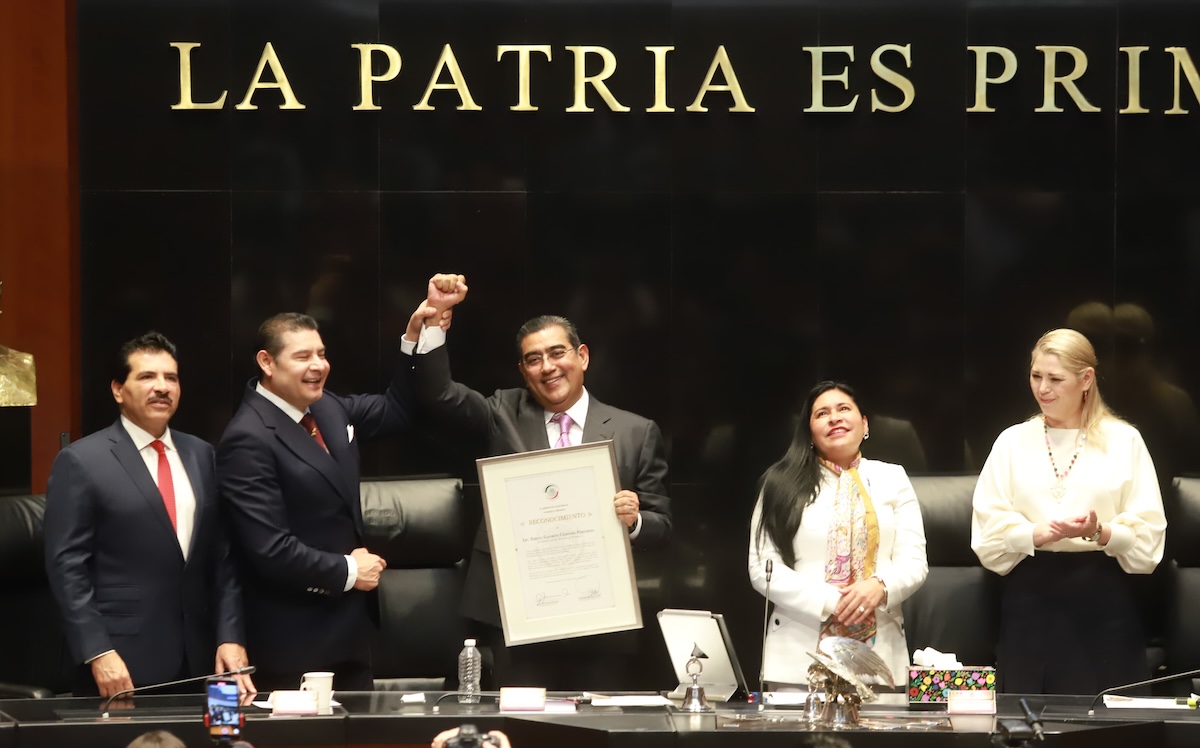 Sergio Salomón participa en la revelación de «Los Tres Juanes de La Sierra Norte» en el Senado de la República