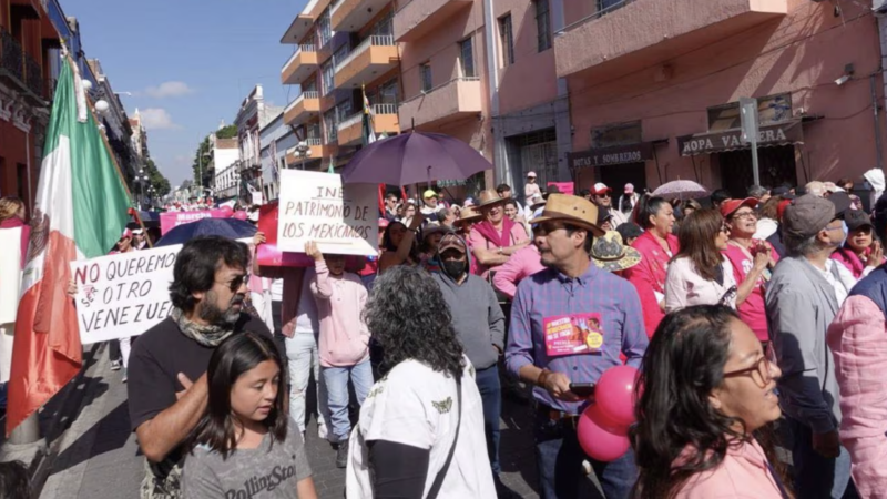 Miles de ciudadanos en Puebla se suman a la «Marcha por la Democracia» en el Zócalo: exigen voto libre y respeto electoral