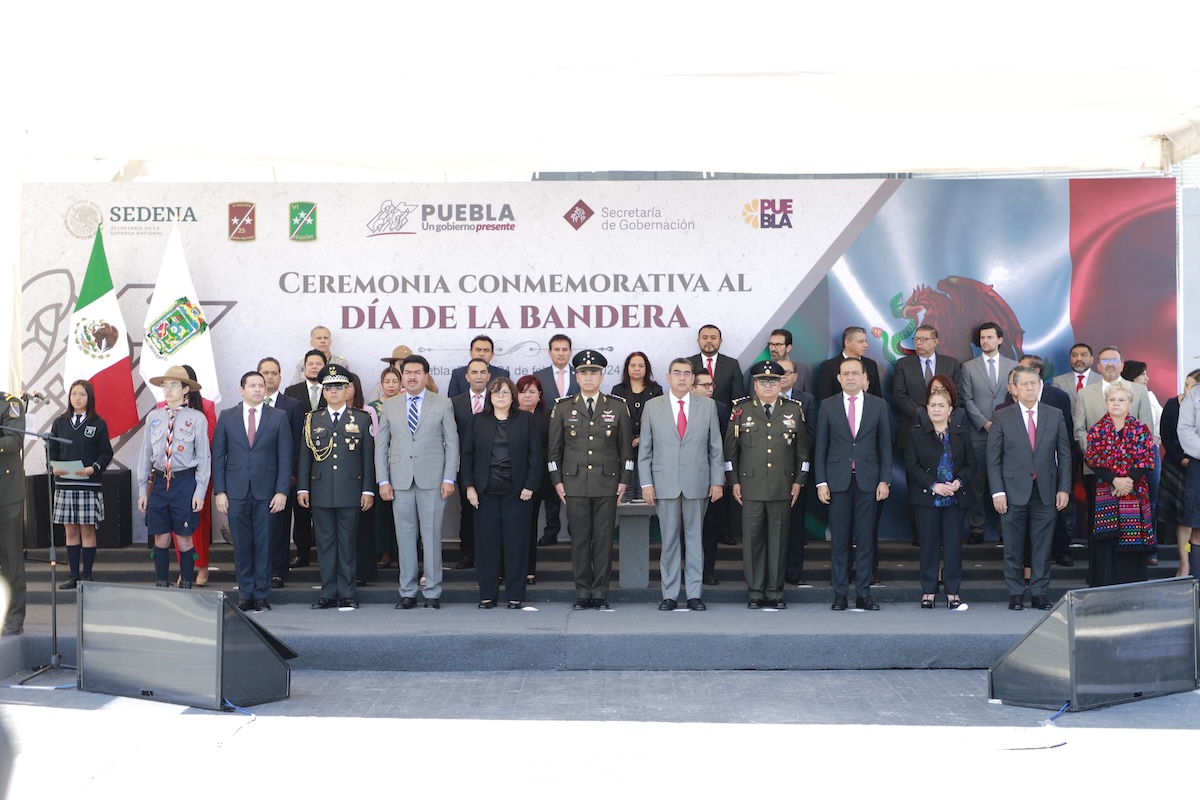 Conmemoración del Día de la Bandera en Puebla: el gobernador Sergio Salomón encabeza ceremonia con la participación virtual del Presidente Andrés Manuel López Obrador