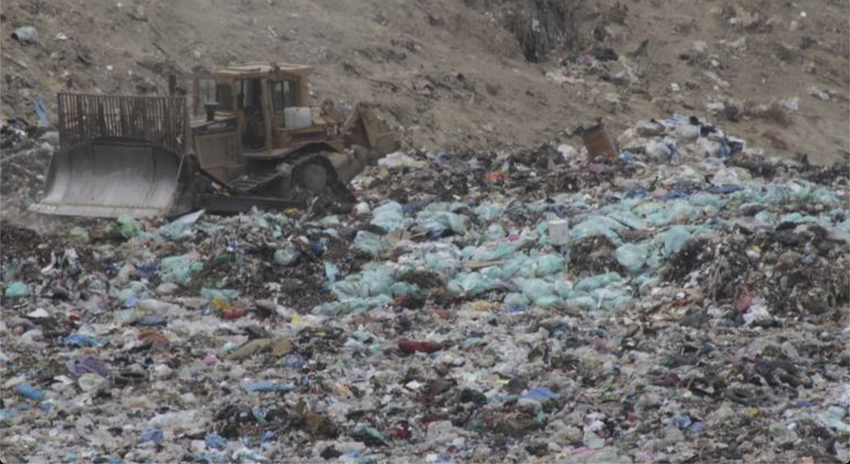 Pobladores de Cholula exigen cierre de tiradero por contaminación del agua