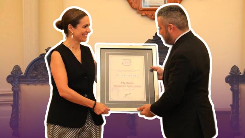 Ayuntamiento de Puebla premia a Mariana Wenzel por su lucha contra la trata de personas