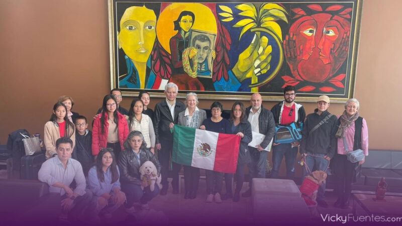 Diplomáticos mexicanos regresan a México tras asalto a embajada en Ecuador