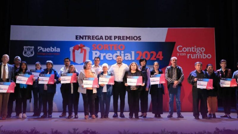 Ganadores del Sorteo Predial 2024 en Puebla reciben premios por su compromiso ciudadano