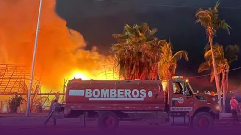 Incendio en Playa Papagayo: tres restaurantes destruidos en Acapulco