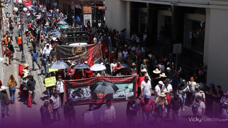 UPVA 28 de Octubre bloquea parcialmente avenidas en Puebla en protesta por asesinato de miembro