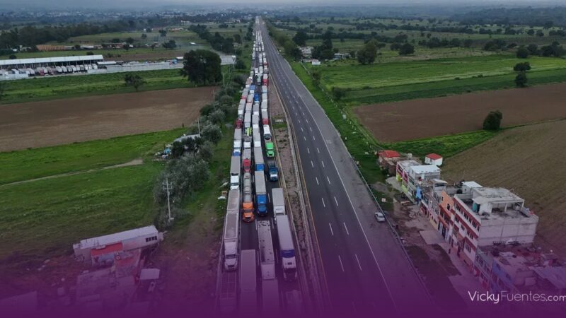 Ejidatarios abren y cierran la autopista México-Puebla en protesta por tierras expropiadas