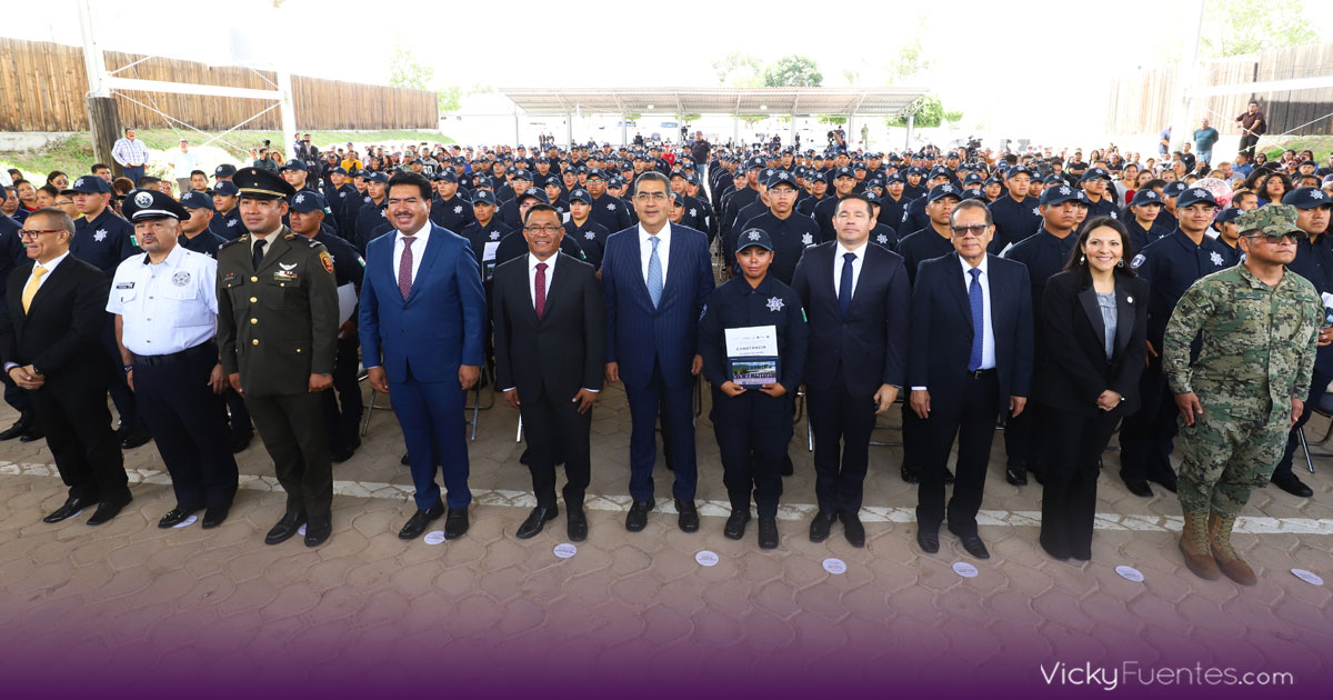 Sergio Salomón gradúa 170 policías en Puebla y recibe certificación de academia