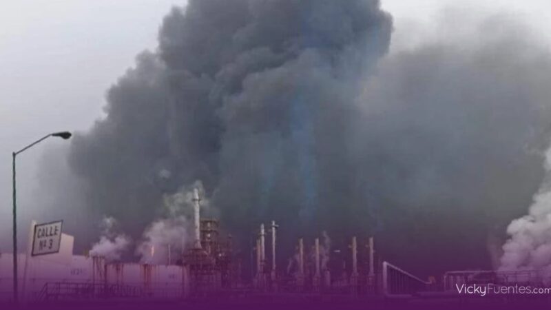 Controlan incendio en refinería de Salina Cruz; reportan afectaciones en playas