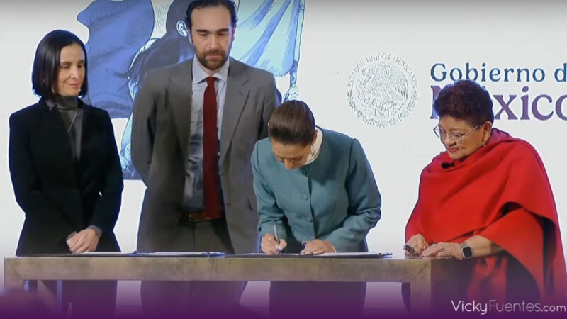 Sheinbaum firma reformas de Pemex, CFE y trenes de pasajeros en México