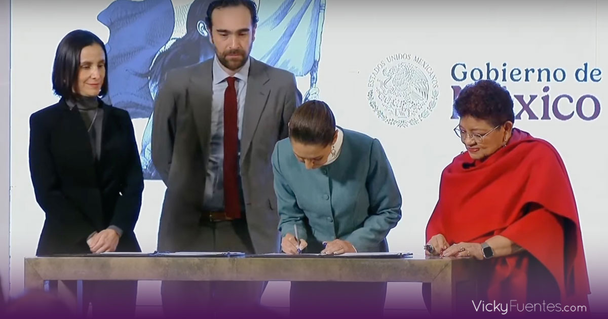 Sheinbaum firma reformas de Pemex, CFE y trenes de pasajeros en México