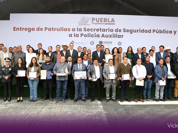 Gobierno del estado entrega 30 patrullas y equipo policial a Puebla para reforzar la seguridad