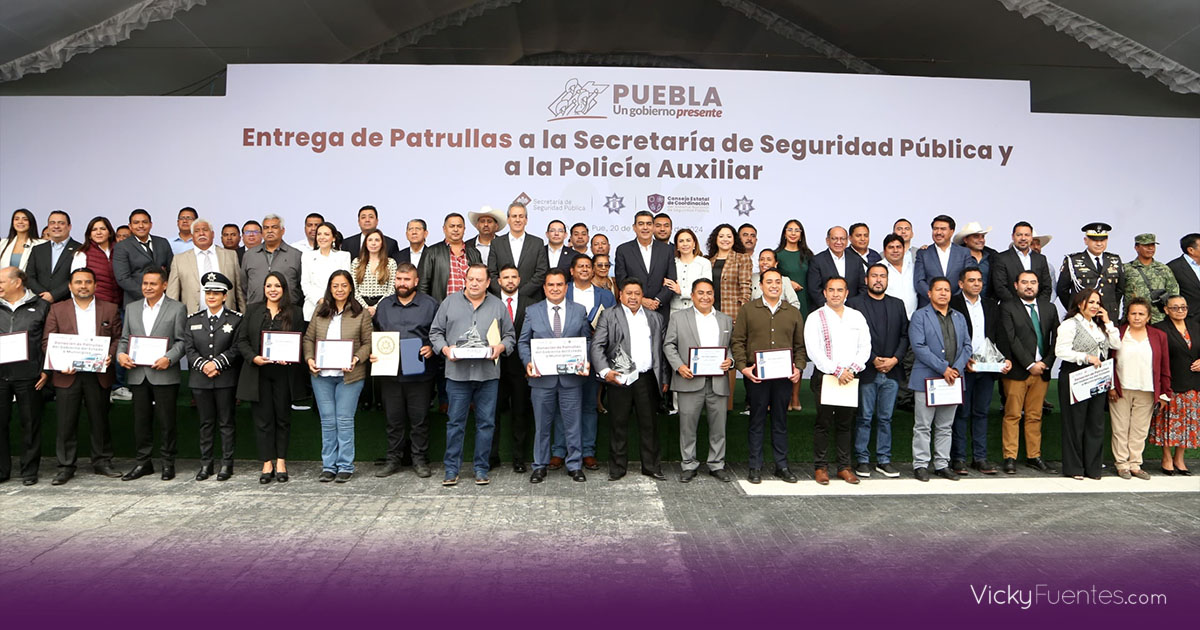 Gobierno del estado entrega 30 patrullas y equipo policial a Puebla para reforzar la seguridad