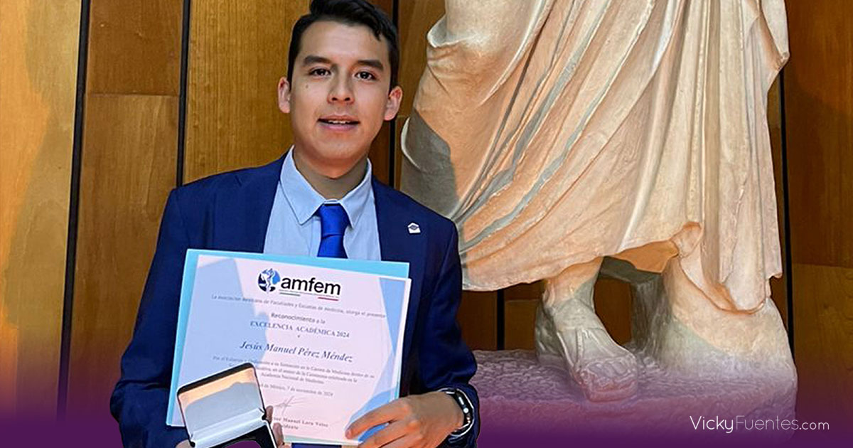 Pasante de Medicina BUAP gana Premio a la Excelencia Académica 2024